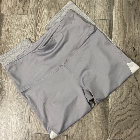 Reebok Gray Workout Capris Leggings Size Large - Picture 1 of 3